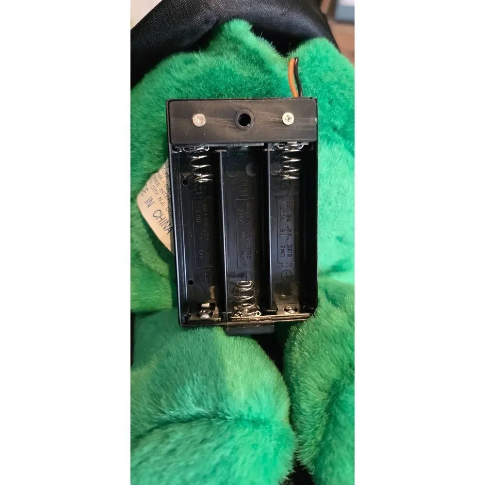 Smiley Halloween Electronic Tickle Wiggle Talking Green Witch toy